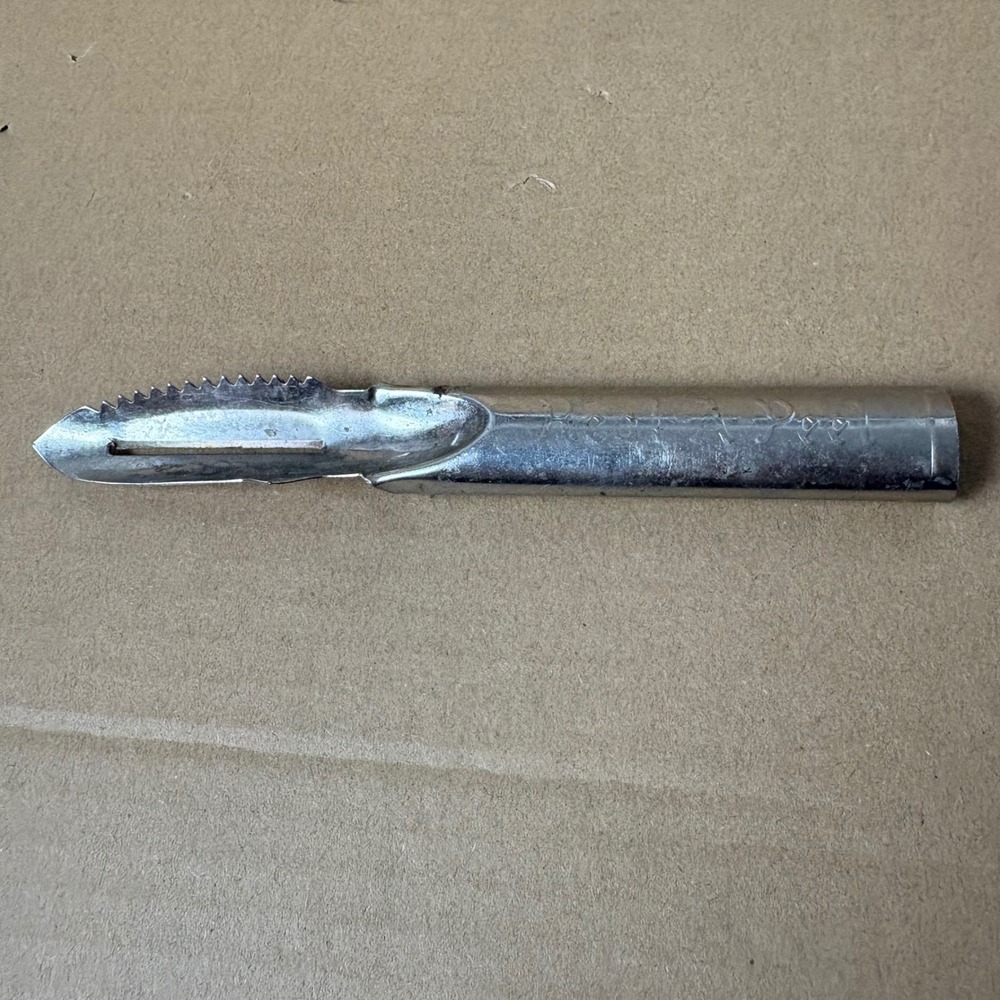 Real-A-Peel Grayline Housewares Inc Elgin Ill USA Peeler Serrated Edge Vintage